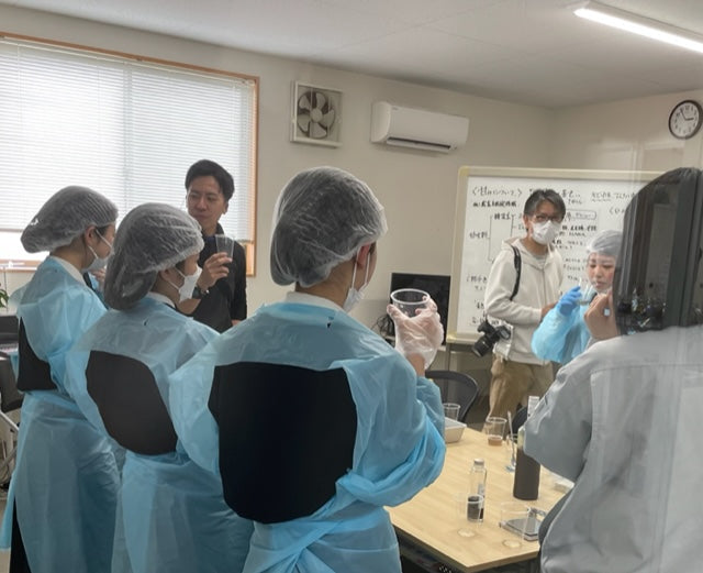 「俺のクラフトコーラ」は無添加・オーガニック素材の手作りコーラのネット通販です。ピリ辛スパイシー味・ラベンダー味・カルダモン味など美味しくて超うまいのでおすすめ。チャイや肉料理など豊富なレシピで料理に使うことができます。ふるさと納税でも話題。量販メーカーにはないこだわりが人気です。スパイス フェアトレードカラー カラフル うまい オンラインショップ 林愉快研究所 大人の味 映える オシャレ おしゃれ 本格的 天然素材 ネットショップ 岐阜県 美濃加茂 ユニーク fairtradecola