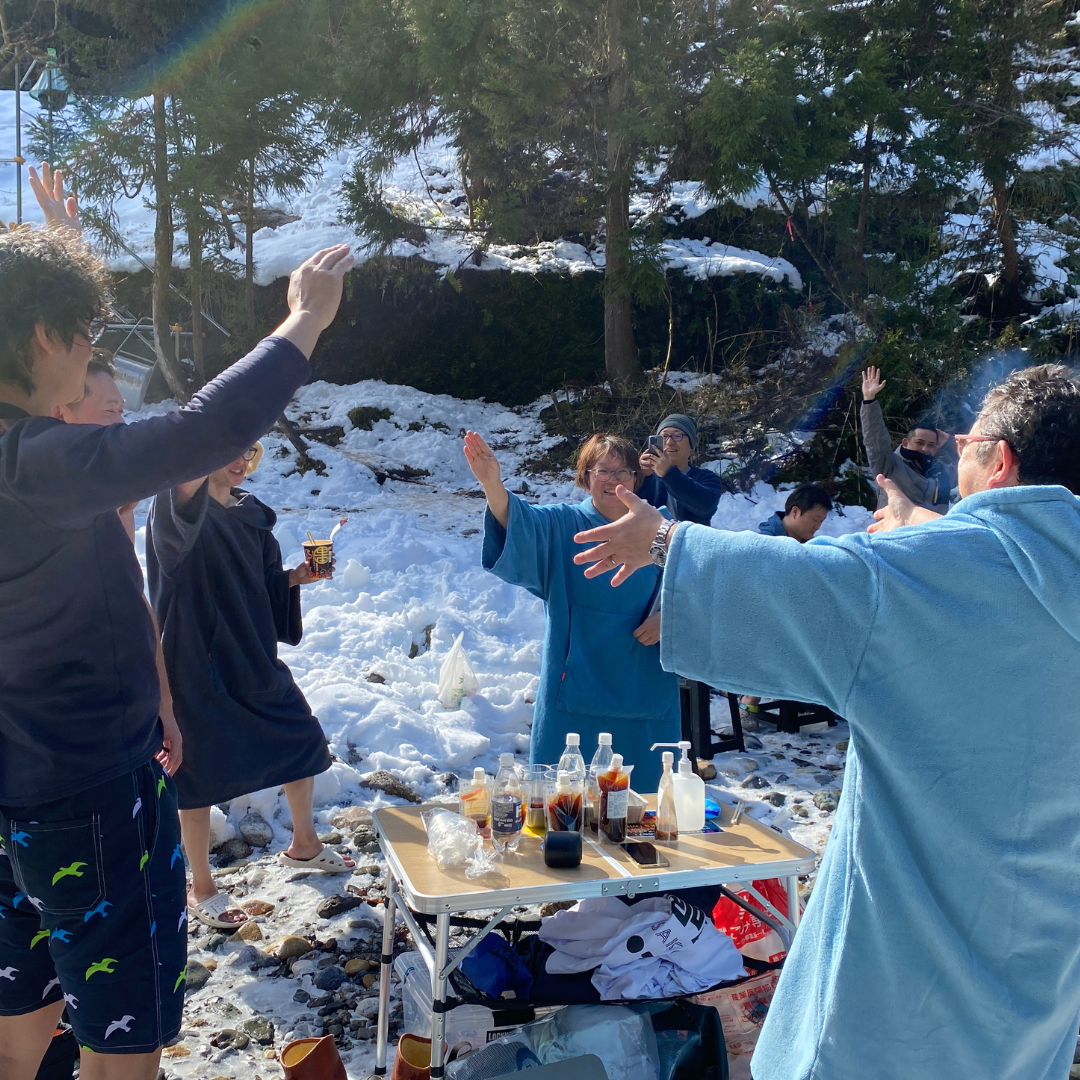 地元岐阜県美濃加茂の雰囲気や素材を反映させたクラフトコーラやお酒を取り揃えている通販サイト【林愉快研究所】です。クラフトコーラシロップは、疲労回復に効果的な【辛っ】、バタフライピーで女性に人気の【青っ】、子供にも飲みやすいハイビスカスローゼルの【赤っ】をご用意しています。贅沢にスパイスを使っているため、疲労回復やリフレッシュなどにおすすめです。うまい 美味しい ピリッ 辛 痺 スパイシー 泡 炭酸水 牛乳 割り方 かき氷 カルダモン スターアニス バニラビーンズ ペッパー カフェイン ストレス 生姜 ととのう 鷹の爪 抗酸化作用 シナモン サウナ サ活 エナジーチャージ リラックス リフレッシュ 唐辛子 フェアトレード SDGs 障害者 元気 飲みやすい 香り 無添加 発汗 東和組立株式会社 MINOCOMON COLA ラベンダー ふるさと納税 返礼品 エネルギー 県産品