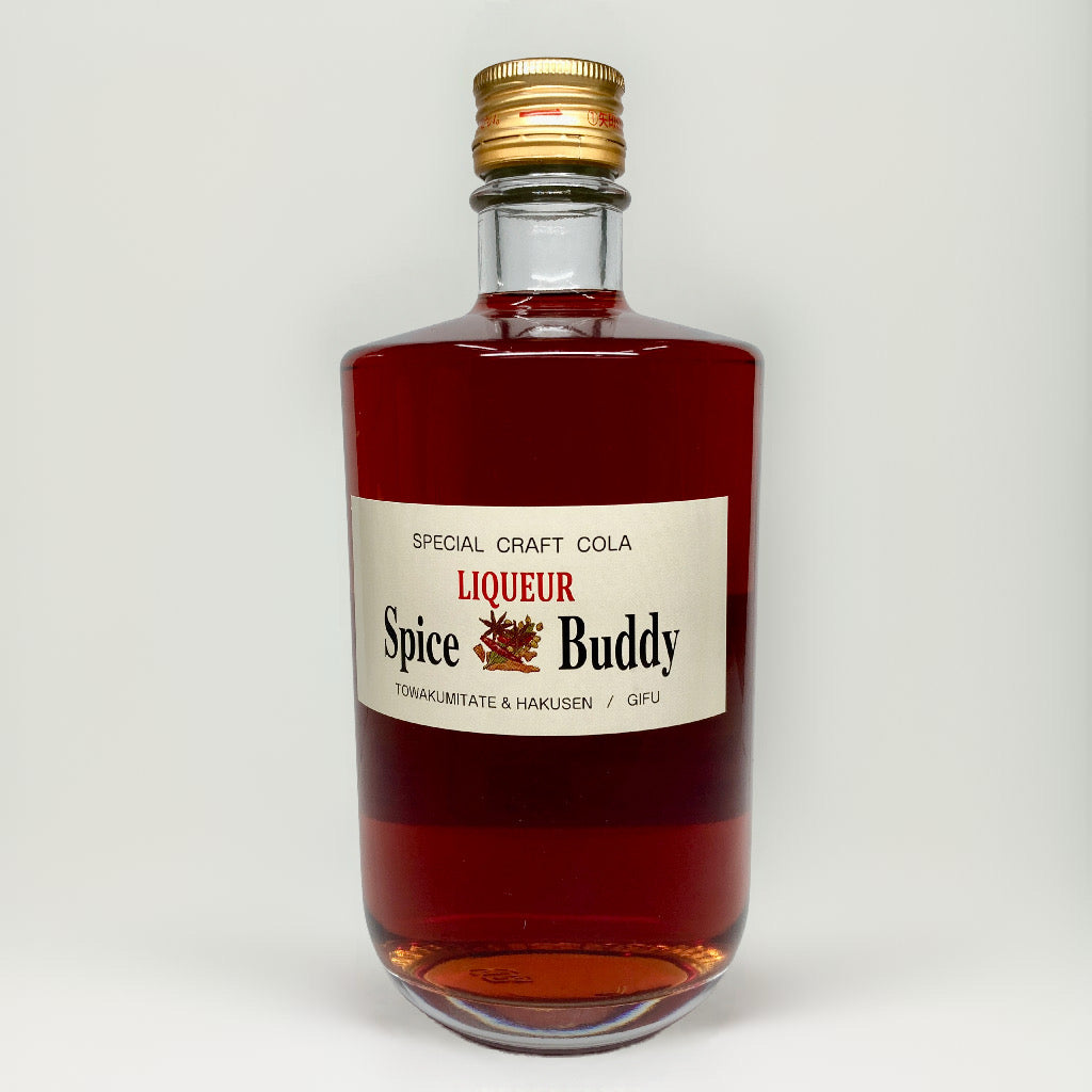 クラフトリキュール Spice Buddy Liqueur liqueur は、白扇酒造とのコラボで誕生したクラフト酒・リキュール。クラフトコーラシロップをベースに、国産・岐阜県産素材を使用し、無添加・自然派・天然由来・着色料不使用の安心安全な高品質お酒。シナモン、カルダモン、生姜など多彩なスパイス種類とハーブをブレンドしたボタニカルで香り豊か、スパイス香るピリ辛で個性的かつ刺激的な味わい。伝統焼酎や日本酒の伝統製法を活かし、熟練職人製造による信頼とブランド価値を備えた高級プレミアム本格派。リラックスタイム、ナイト、ディナー、食後、リラクゼーションにおすすめで、大人のご褒美や贈り物ギフト、女子にも人気。数量限定・限定販売・特別価格キャンペーンで通販サイト・酒屋からお取り寄せ可能。フェアトレード素材を使用し、心癒される至福の味わいをお早めにお試しください。クラフトドリンクとしてカクテルにも最適。