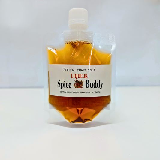 クラフトリキュール Spice Buddy Liqueur liqueur は、白扇酒造とのコラボで誕生したクラフト酒・リキュール。クラフトコーラシロップをベースに、国産・岐阜県産素材を使用し、無添加・自然派・天然由来・着色料不使用の安心安全な高品質お酒。シナモン、カルダモン、生姜など多彩なスパイス種類とハーブをブレンドしたボタニカルで香り豊か、スパイス香るピリ辛で個性的かつ刺激的な味わい。伝統焼酎や日本酒の伝統製法を活かし、熟練職人製造による信頼とブランド価値を備えた高級プレミアム本格派。リラックスタイム、ナイト、ディナー、食後、リラクゼーションにおすすめで、大人のご褒美や贈り物ギフト、女子にも人気。数量限定・限定販売・特別価格キャンペーンで通販サイト・酒屋からお取り寄せ可能。フェアトレード素材を使用し、心癒される至福の味わいをお早めにお試しください。クラフトドリンクとしてカクテルにも最適。