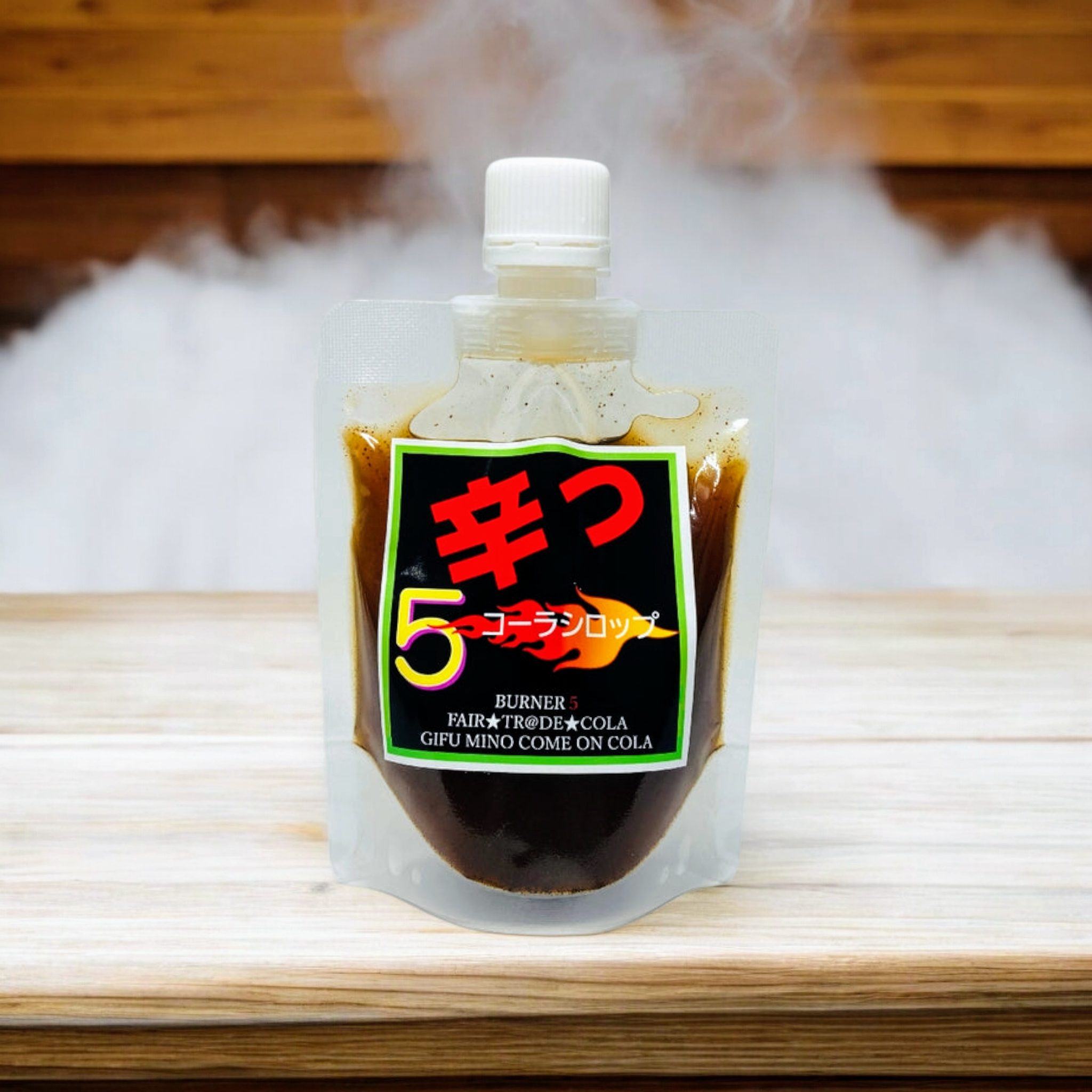 サウナやスポーツで「爆汗」!岐阜から生まれたサ活クラフトコーラ「辛っコーラ」は、辛いもの好き必見の刺激的なシリーズ。1から始まり、5倍、7倍、9倍、そして究極の11倍まで、唐辛子と多彩なスパイスを巧みにブレンド。身体を整えたい時や疲れた時、汗をかいて疲労回復したい時にぴったりの1本です。
飲む瞬間、炭酸の爽快感とともに口の中で弾けるような刺激。特に5倍・7倍・9倍は、唐辛子を増量した辛いものファン向けの飲み比べセット。スパイスの種類ごとに異なる香りと味わいを堪能できます。
岐阜の専門店や販売店でも注目されるクラフトドリンクで、全国から通販で気軽にお取り寄せ可能。サウナ後の水分補給やスポーツの合間に、心も体もリフレッシュさせる新感覚のスパイスコーラです。
「辛っコーラ」は、唐辛子とスパイスの絶妙なハーモニーで、辛いもの好きに最高の疲労回復体験を提供します。疲れた時のご褒美や、友人との飲み比べにもおすすめ。今すぐ通販で手に入れて、岐阜発のサ活クラフトコーラの魅力を体験してください。
