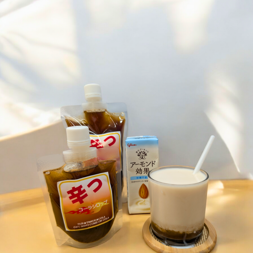 サウナやスポーツで「爆汗」!岐阜から生まれたサ活クラフトコーラ「辛っコーラ」は、辛いもの好き必見の刺激的なシリーズ。1から始まり、5倍、7倍、9倍、そして究極の11倍まで、唐辛子と多彩なスパイスを巧みにブレンド。身体を整えたい時や疲れた時、汗をかいて疲労回復したい時にぴったりの1本です。
飲む瞬間、炭酸の爽快感とともに口の中で弾けるような刺激。特に5倍・7倍・9倍は、唐辛子を増量した辛いものファン向けの飲み比べセット。スパイスの種類ごとに異なる香りと味わいを堪能できます。
岐阜の専門店や販売店でも注目されるクラフトドリンクで、全国から通販で気軽にお取り寄せ可能。サウナ後の水分補給やスポーツの合間に、心も体もリフレッシュさせる新感覚のスパイスコーラです。
「辛っコーラ」は、唐辛子とスパイスの絶妙なハーモニーで、辛いもの好きに最高の疲労回復体験を提供します。疲れた時のご褒美や、友人との飲み比べにもおすすめ。今すぐ通販で手に入れて、岐阜発のサ活クラフトコーラの魅力を体験してください。