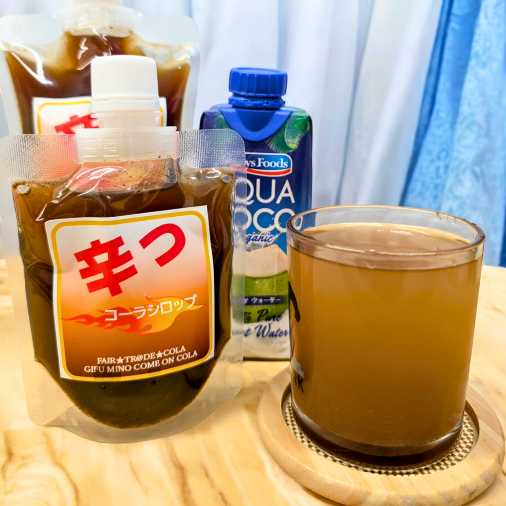サウナやスポーツで「爆汗」！岐阜から生まれたサ活クラフトコーラ「辛っコーラ」は、辛いもの好き必見の刺激的なシリーズ。1から始まり、5倍、7倍、9倍、そして究極の11倍まで、唐辛子と多彩なスパイスを巧みにブレンド。身体を整えたい時や疲れた時、汗をかいて疲労回復したい時にぴったりの1本です。

飲む瞬間、炭酸の爽快感とともに口の中で弾けるような刺激。特に5倍・7倍・9倍は、唐辛子を増量した辛いものファン向けの飲み比べセット。スパイスの種類ごとに異なる香りと味わいを堪能できます。

岐阜の専門店や販売店でも注目されるクラフトドリンクで、全国から通販で気軽にお取り寄せ可能。サウナ後の水分補給やスポーツの合間に、心も体もリフレッシュさせる新感覚のスパイスコーラです。

「辛っコーラ」は、唐辛子とスパイスの絶妙なハーモニーで、辛いもの好きに最高の疲労回復体験を提供します。疲れた時のご褒美や、友人との飲み比べにもおすすめ。今すぐ通販で手に入れて、岐阜発のサ活クラフトコーラの魅力を体験してください。